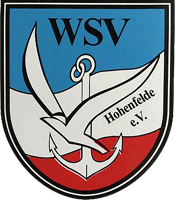 Ein Wappen mit Anker und Möwe, im Hintergrund sind die Farben blau, weiß und rot zu sehen 