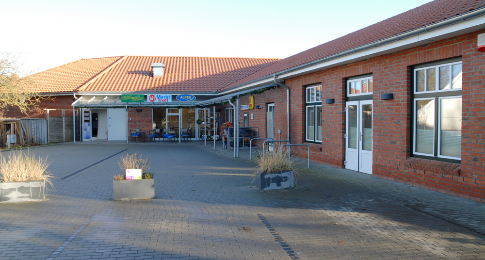 Ein Gebäude im Sonnenschein